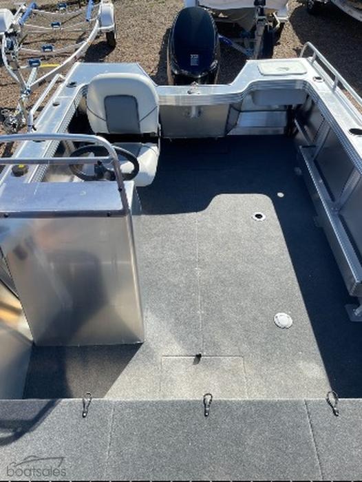 Quintrex 460 Renegade SC, deck